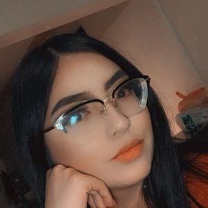 Meet your Posher, Esmeralda